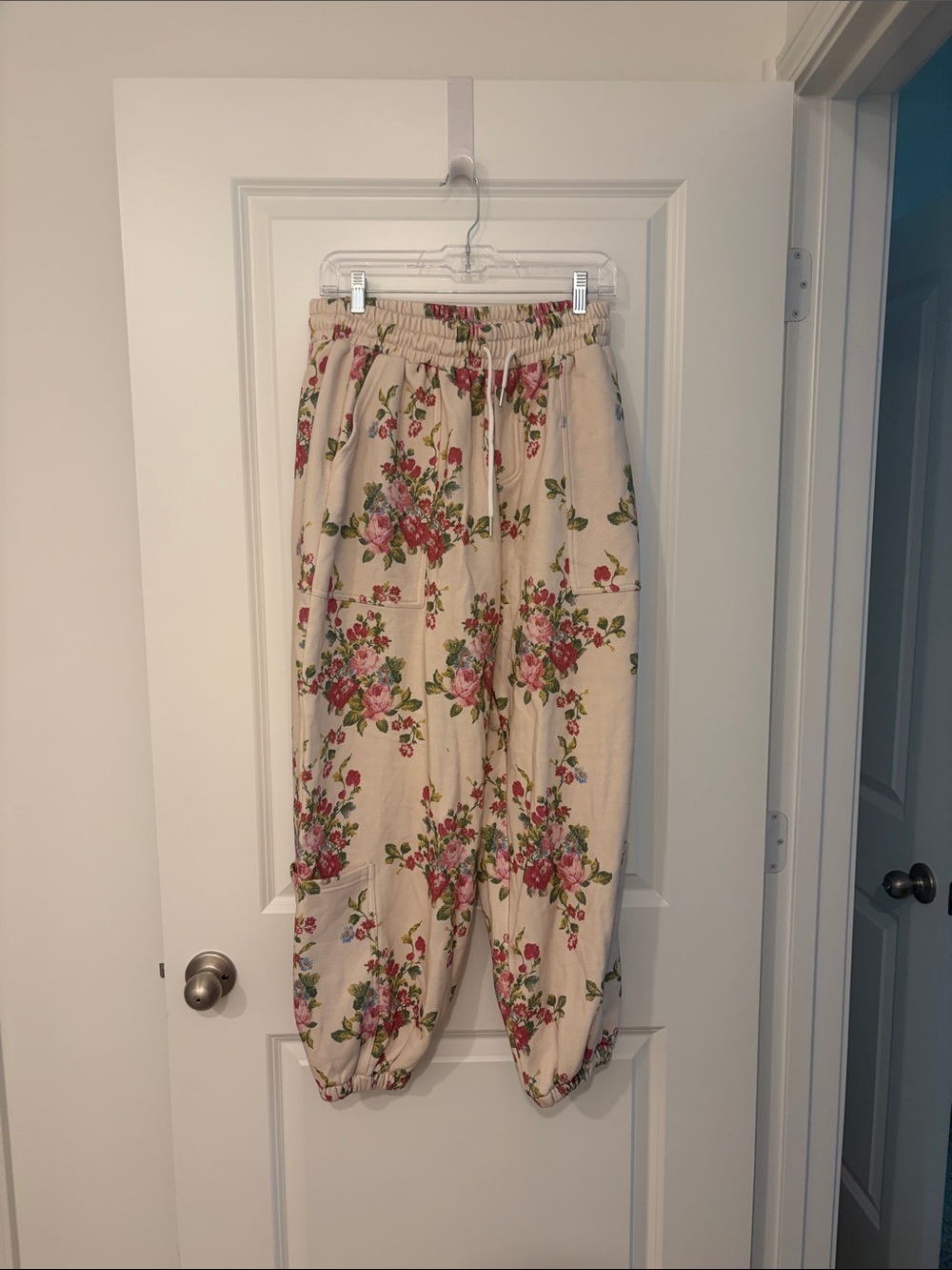 NWT Floral Drawstring Jogger Pants - Cream with Pink Roses